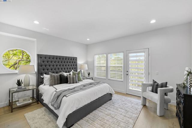 24 Dauphine, Newport Coast CA: https://media.crmls.org/mediaz/67be6dc5-941f-4794-ab3f-0442dc2dfaad.jpg