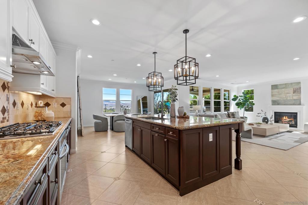 MLS #250033938SD img 3