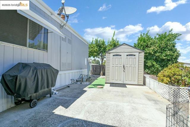 237 Aloha Way, Pittsburg CA: https://media.crmls.org/mediaz/67bfa9f3-0dc1-4fb5-93df-5e6da65e0b3b.jpg