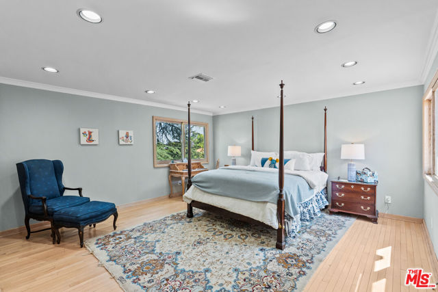 2103 N Hobart Boulevard, Los Angeles CA: https://media.crmls.org/mediaz/67bff86a-4592-4ae9-829a-14a14a124dfe.jpg