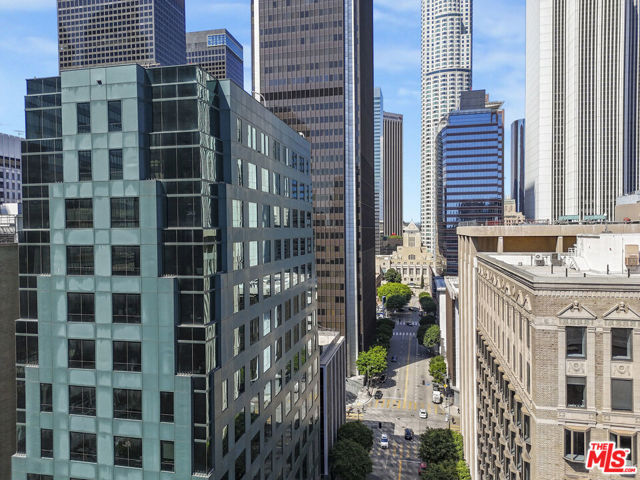 655 S Hope Street, Los Angeles CA: https://media.crmls.org/mediaz/67c00b79-c3cb-4260-ad33-8bfd404b8bc0.jpg