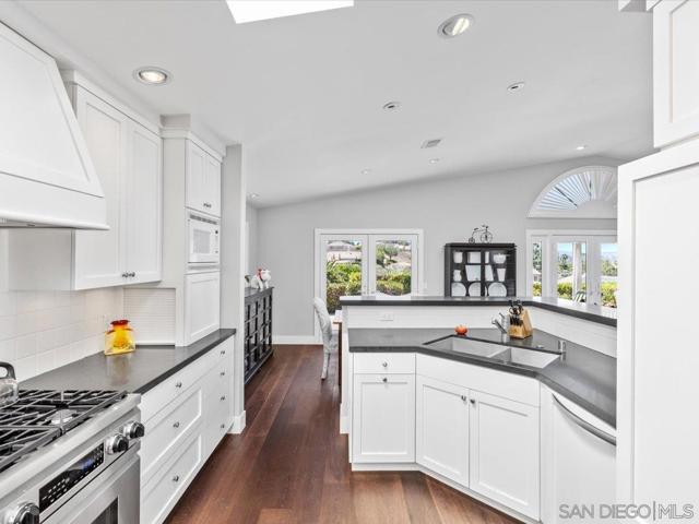 13338 Corte De Chucena, San Diego CA: https://media.crmls.org/mediaz/67c01ad3-c562-4a22-87ce-af08e253417b.jpg