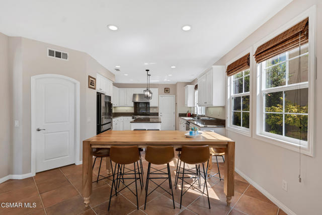 1877 Seasons Street, Simi Valley CA: https://media.crmls.org/mediaz/67c11e7c-5616-49f3-b811-e3786b111a9c.jpg