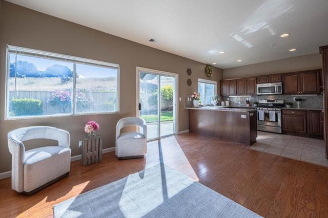 27320 Bavella Way, Salinas CA: https://media.crmls.org/mediaz/67c17919-ea20-4636-ba50-b71269a53ba1.jpg