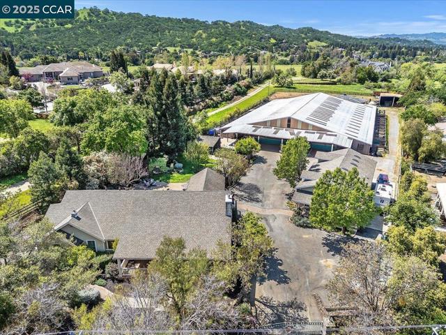 1101 North Gate Road, Walnut Creek CA: https://media.crmls.org/mediaz/67c1a637-f14f-480e-a808-2db3e2540e27.jpg