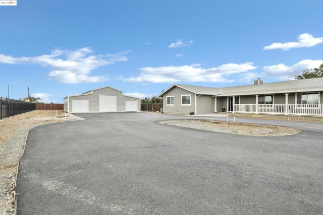 4828 Sellers Ave, Brentwood CA: https://media.crmls.org/mediaz/67c1f4d6-0d3b-4f77-a6a2-a4614d71fd2d.jpg