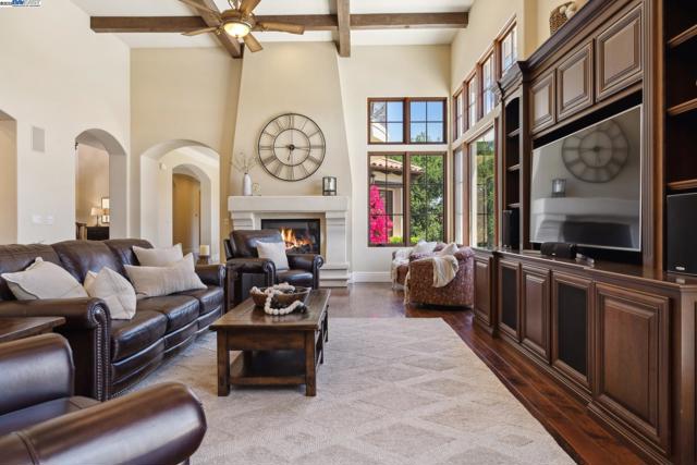 6340 Inspiration Ter, Pleasanton CA: https://media.crmls.org/mediaz/67c21eb2-dc42-43ab-b7a0-39bf7449aaa8.jpg