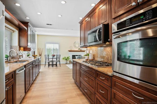 2009 Applewood Ln, Vista CA: https://media.crmls.org/mediaz/67c255cd-de8d-48eb-a788-7add620df071.jpg