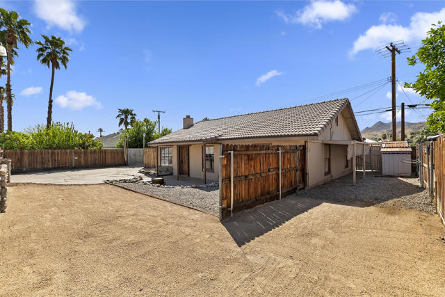 3933 E Calle San Antonio, Palm Springs CA: https://media.crmls.org/mediaz/67c2992e-278e-4096-a4b2-ef941ba90bc0.jpg