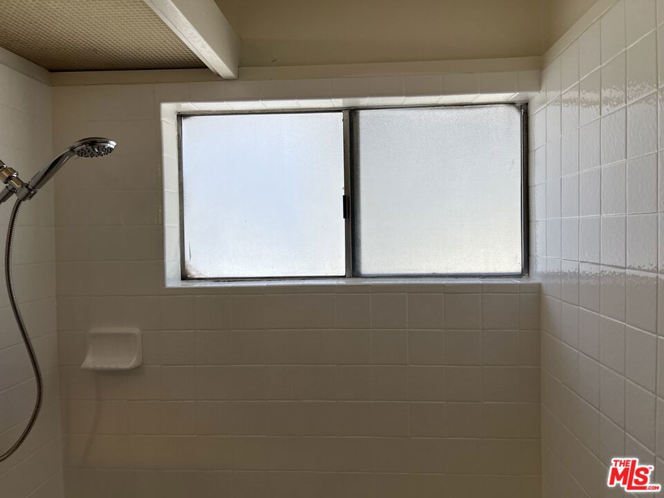 https://media.crmls.org/mediaz/67c2d93a-86d8-495b-b2af-05231a18b03c.jpg?preset=X-Large