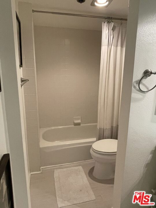 2950 Neilson Way, Santa Monica CA: https://media.crmls.org/mediaz/67c30c54-30b0-4df8-8067-ce56bc461b4c.jpg