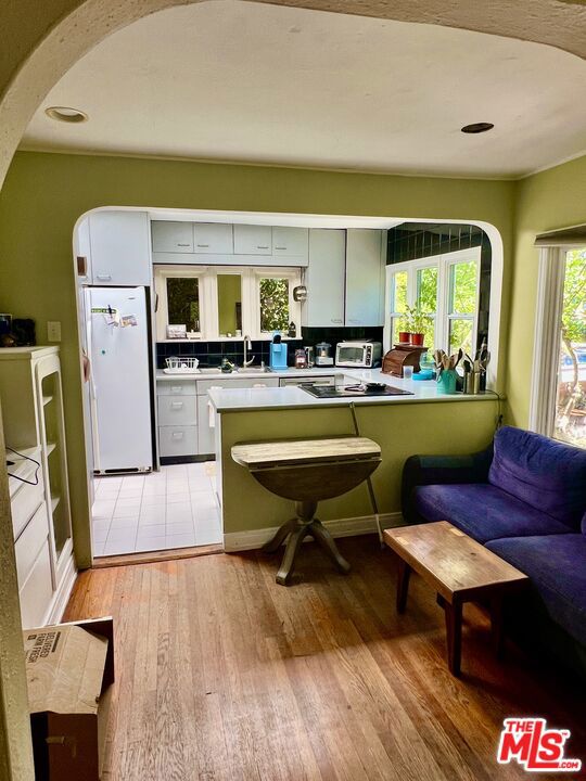 705 Superba Avenue photo 6