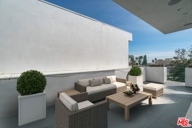 1447 1/4 N Martel Avenue, Los Angeles CA: https://media.crmls.org/mediaz/67c4741e-14fe-4796-8286-959b3634c79a.jpg