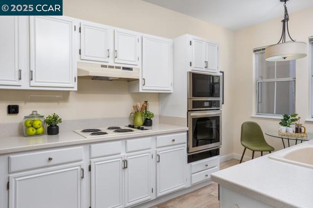 1860 Tice Creek Dr, Walnut Creek CA: https://media.crmls.org/mediaz/67c49d5a-5561-4c91-80d0-3fb5c32b00a1.jpg