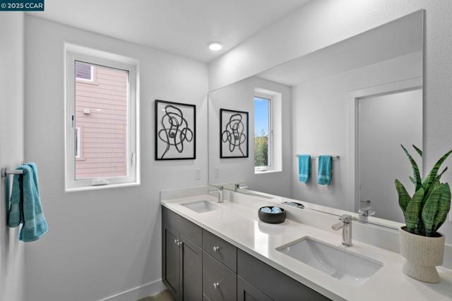 27276 Cosmo Ct, Hayward CA: https://media.crmls.org/mediaz/67c4f720-98e2-46c7-b58f-33d28fa357f3.jpg