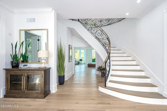 508 W Stafford Road, Thousand Oaks CA: https://media.crmls.org/mediaz/67c54673-8de4-46fd-b2c1-d1c2727df1ee.jpg