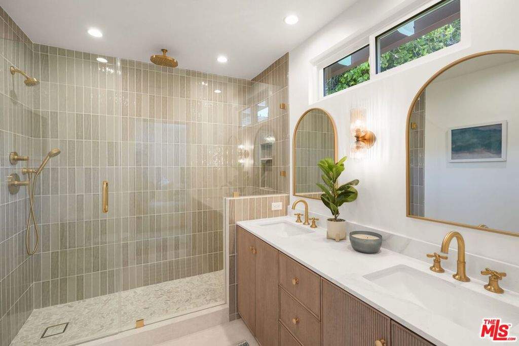 MLS #25572217 img 16