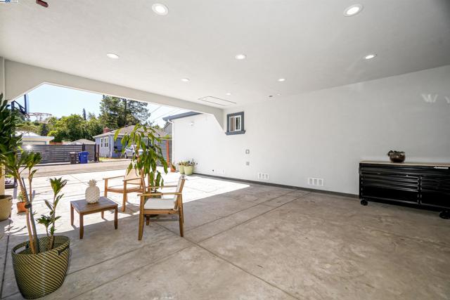 3254 Keith Ave, Castro Valley CA: https://media.crmls.org/mediaz/67c6cf36-046a-43b4-bbf3-d5ba050eadf5.jpg