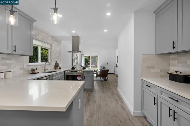 1933 Oak Park Blvd, Pleasant Hill CA: https://media.crmls.org/mediaz/67c6e888-7f8d-4ba9-a2b5-391ecbe965c7.jpg