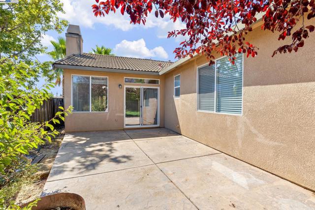 4 Mistyvale Ct, Sacramento CA: https://media.crmls.org/mediaz/67c7323e-41e3-4db1-a082-e7b0c11ca728.jpg