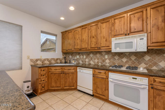 1674 Tanglebush Ln Simi Valley CA 93065