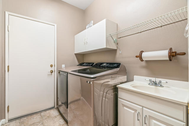 37674 Medjool Avenue, Palm Desert CA: https://media.crmls.org/mediaz/67c7a2f0-0c84-4121-b093-dac60006ec37.jpg