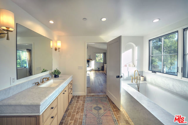 2310 Laguna Circle Drive, Agoura Hills CA: https://media.crmls.org/mediaz/67c8127e-e1ce-438a-b61f-30e6dd247b14.jpg