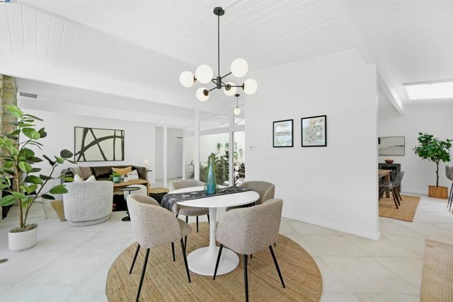 5893 Highwood Rd, Castro Valley CA: https://media.crmls.org/mediaz/67c84835-86cd-42f1-84cd-2e101db02a7a.jpg
