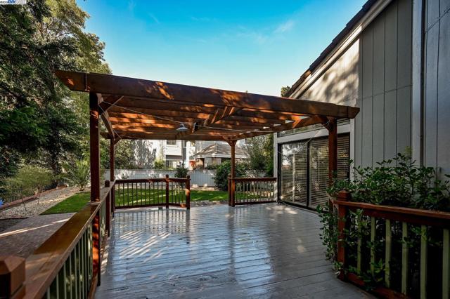 112 Kingswood Cir, Danville CA: https://media.crmls.org/mediaz/67c8560e-9826-4b1f-a690-2cb02c70ee3c.jpg