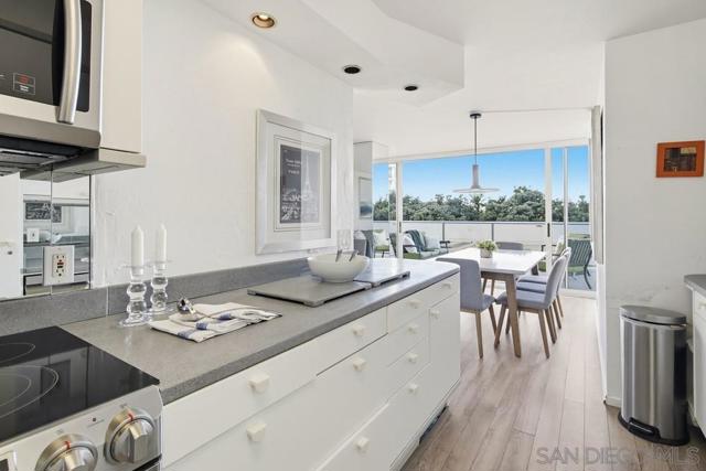 1820 Avenida Del Mundo, Coronado CA: https://media.crmls.org/mediaz/67c89730-3f84-47b0-9e59-9d5da5667013.jpg