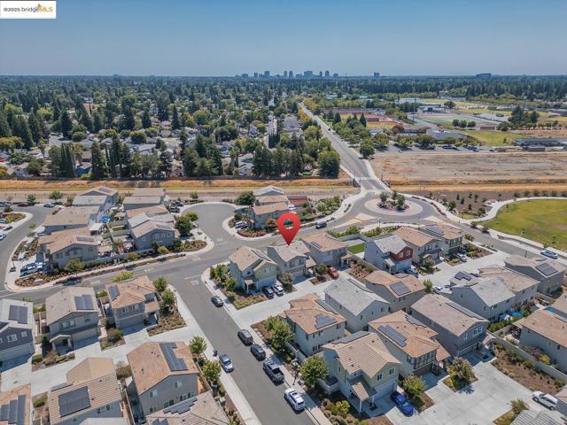 3807 Bridgemeadow Way, Sacramento CA: https://media.crmls.org/mediaz/67c8ba03-bcb5-4a21-bf66-23bb0596f1fe.jpg