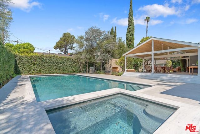 5705 Sunnyslope Avenue, Valley Glen CA: https://media.crmls.org/mediaz/67c8df9a-7820-4eb8-a8c2-369c63554f16.jpg