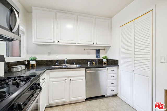 5003 Stoney Creek Road, Culver City CA: https://media.crmls.org/mediaz/67c989ea-7b13-4c10-9d69-ee1262a1bada.jpg