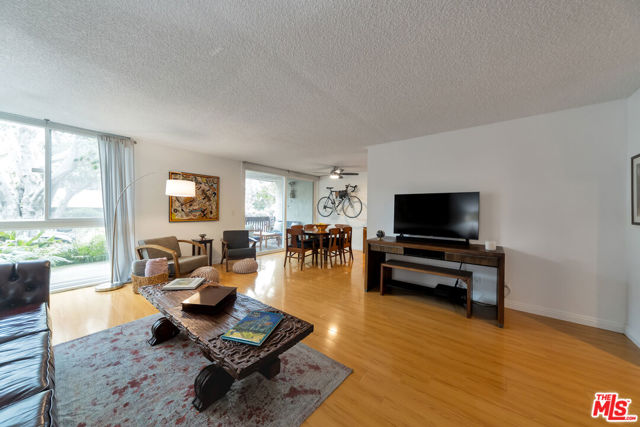 5650 Sumner Way, 104 photo 8