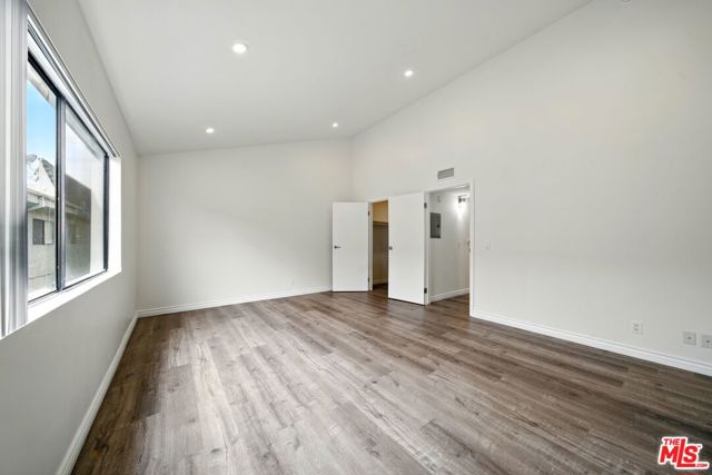 6212 FULTON Avenue, Van Nuys CA: https://media.crmls.org/mediaz/67c9b9df-9205-4542-a00e-8cb062a9123b.jpg