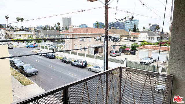 4171 W 4th Street, Los Angeles CA: https://media.crmls.org/mediaz/67ca192c-7f8e-4572-a9b3-5133f7a8aab8.jpg