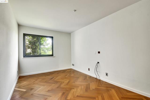 805 Red Leaf Court, San Francisco CA: https://media.crmls.org/mediaz/67ca98ef-cb73-499f-bc34-5c616045ff5a.jpg
