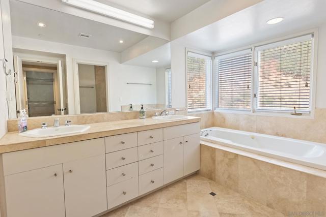 27615 Alps Ln, Escondido CA: https://media.crmls.org/mediaz/67caa73b-4eb2-467d-8f88-5386bb6c3e34.jpg