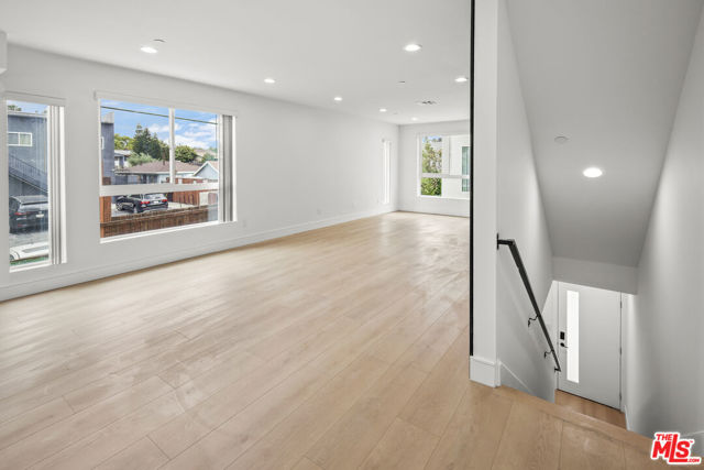 2700 Fletcher Drive, Los Angeles CA: https://media.crmls.org/mediaz/67cbc237-2d1a-47b5-9a55-d47831b91957.jpg