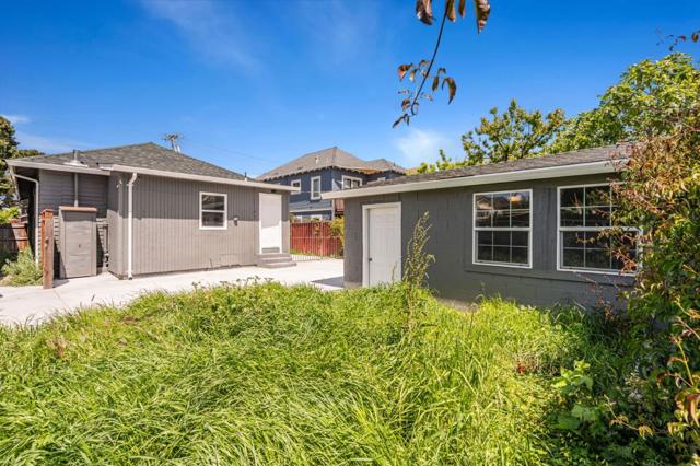 1081 65th Street, Emeryville CA: https://media.crmls.org/mediaz/67cbf02b-57a1-421f-999a-42cb913ee182.jpg