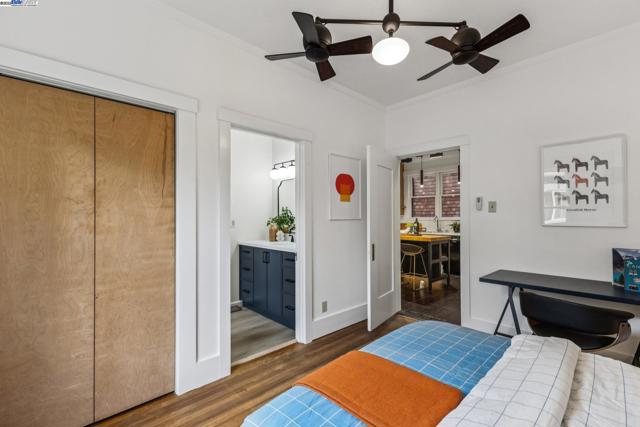 3215 Liberty Ave, Alameda CA: https://media.crmls.org/mediaz/67ccdc02-ae07-42ef-bcb2-044ce80364e4.jpg