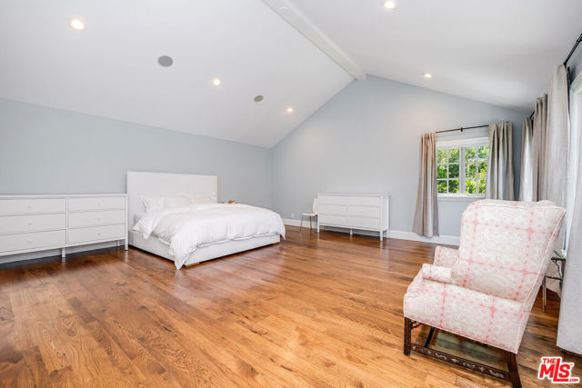 334 S Westgate Avenue, Los Angeles CA: https://media.crmls.org/mediaz/67cd16f4-66e6-424f-9f4b-6201867733dd.jpg