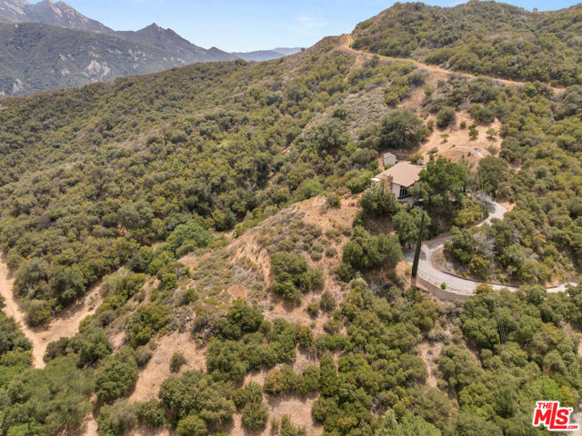 24677 Dry Canyon Cold Creek Road, Calabasas CA: https://media.crmls.org/mediaz/67cd5cea-8111-42ef-9b06-2cbb5ff9930f.jpg