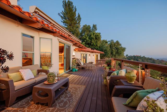 3351 Red Mountain Heights Drive, Fallbrook CA: https://media.crmls.org/mediaz/67cd6c00-aa48-48b8-a721-248f6ee4558a.jpg