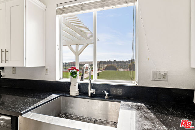 13041 Mesa Verde Way, Sylmar CA: https://media.crmls.org/mediaz/67ce248a-16ae-44ed-82ea-f637b185fd11.jpg