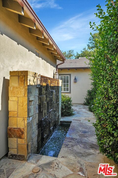 29734 Mulholland Highway, Agoura Hills CA: https://media.crmls.org/mediaz/67cf0603-ab8f-4361-8faa-57e1c5f5cf7c.jpg