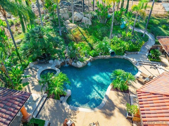 15397 Rock Creek Ln, El Cajon CA: https://media.crmls.org/mediaz/67cf3163-e01e-4d9f-8097-5590a3b72f45.jpg