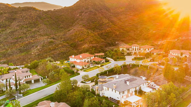 29475 Malibu View Court, Agoura Hills CA: https://media.crmls.org/mediaz/67cf43bd-4d9f-4e2d-b287-3220354f9bd5.jpg