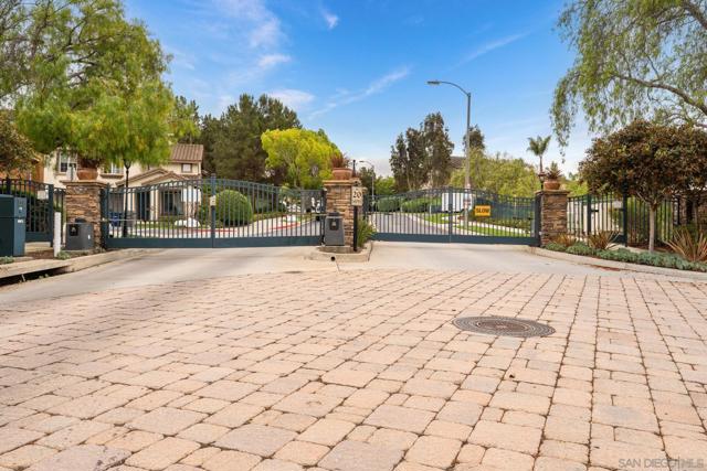 1625 Magnolia Circle, Vista CA: https://media.crmls.org/mediaz/67cf8118-ac0e-4d34-9f62-a273b83476c2.jpg