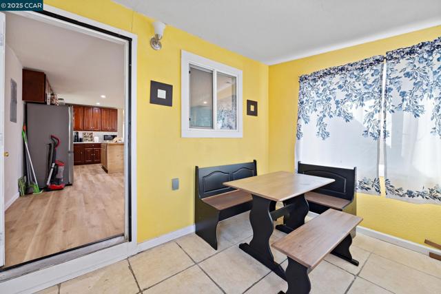 7447 Lockwood St, Oakland CA: https://media.crmls.org/mediaz/67cf9d38-9c1b-4a9b-b606-925f76c3798d.jpg